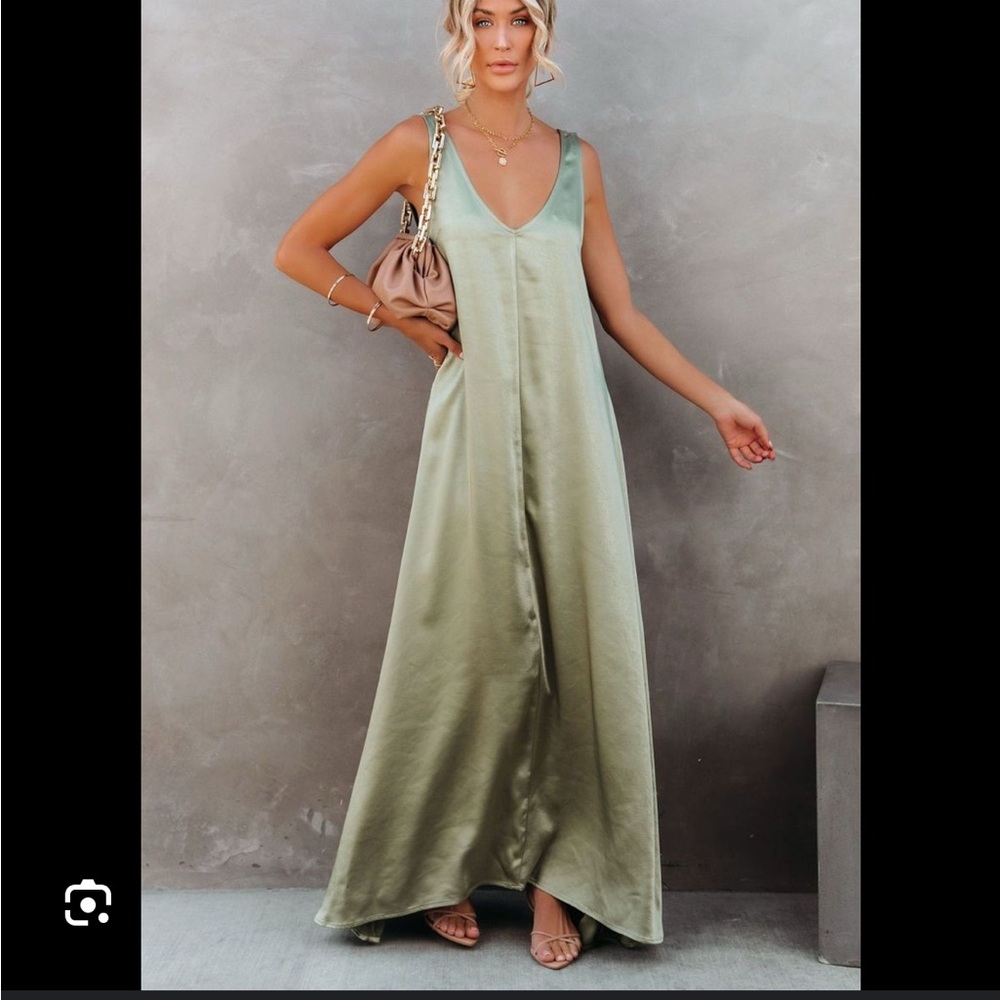 VICI Elegant Green Satin Maxi Dress